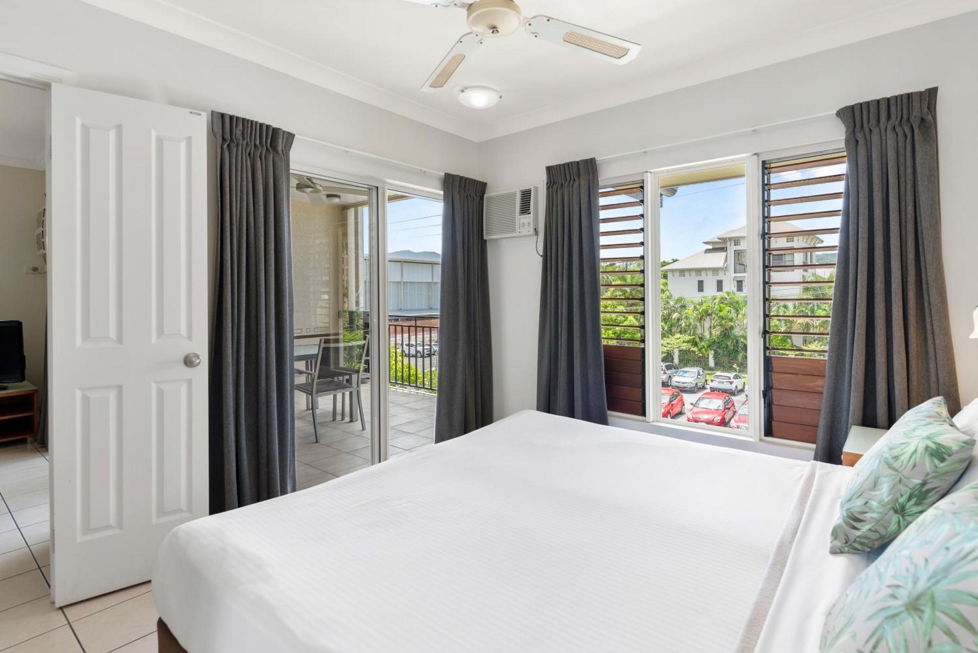 เบย์วิลเลจทรอปิคัลรีทรีท&อพาร์ทเมนท์ส Aparthotel แคนส์ ภายนอก รูปภาพ