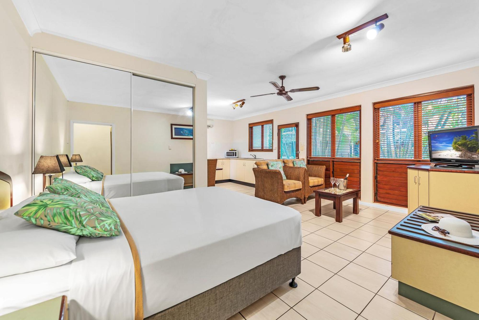เบย์วิลเลจทรอปิคัลรีทรีท&อพาร์ทเมนท์ส Aparthotel แคนส์ ภายนอก รูปภาพ
